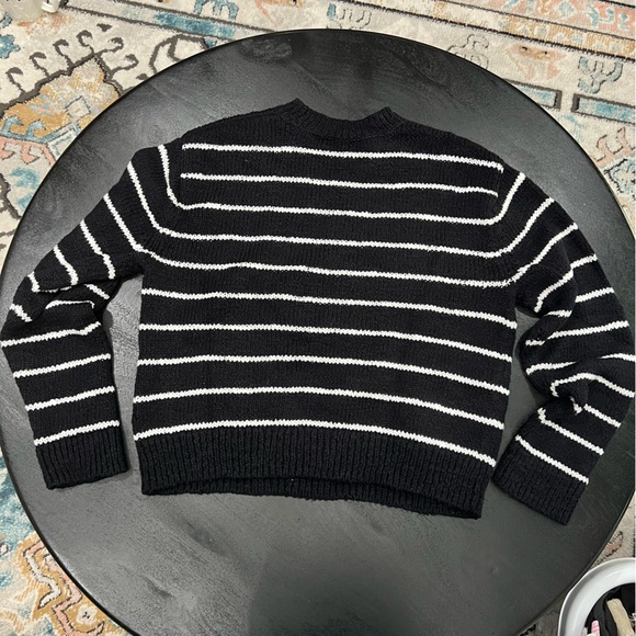 Vince Crewneck Navy and White Stripe Sweater Size Medium - Picture 4 of 6